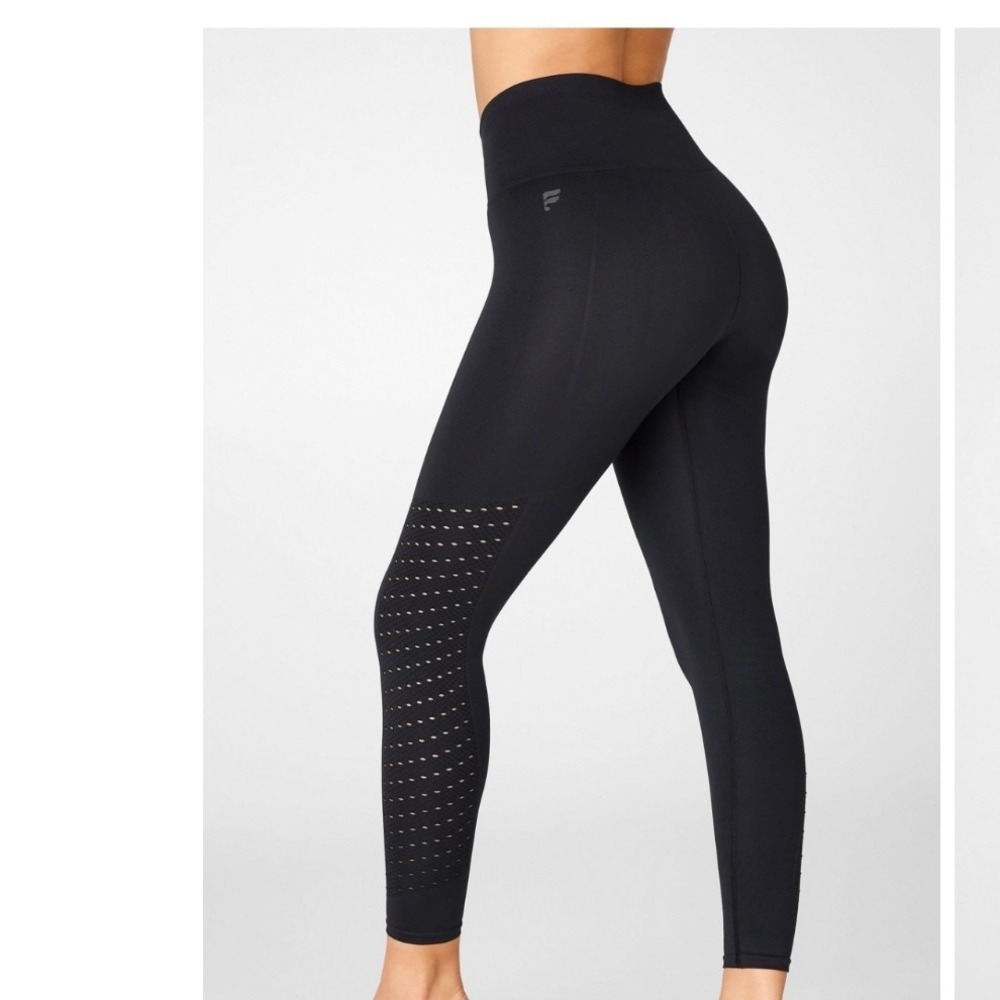 Fabletics NEW Sync High Waisted Perforated‎ Black 7/8 Leggings XS